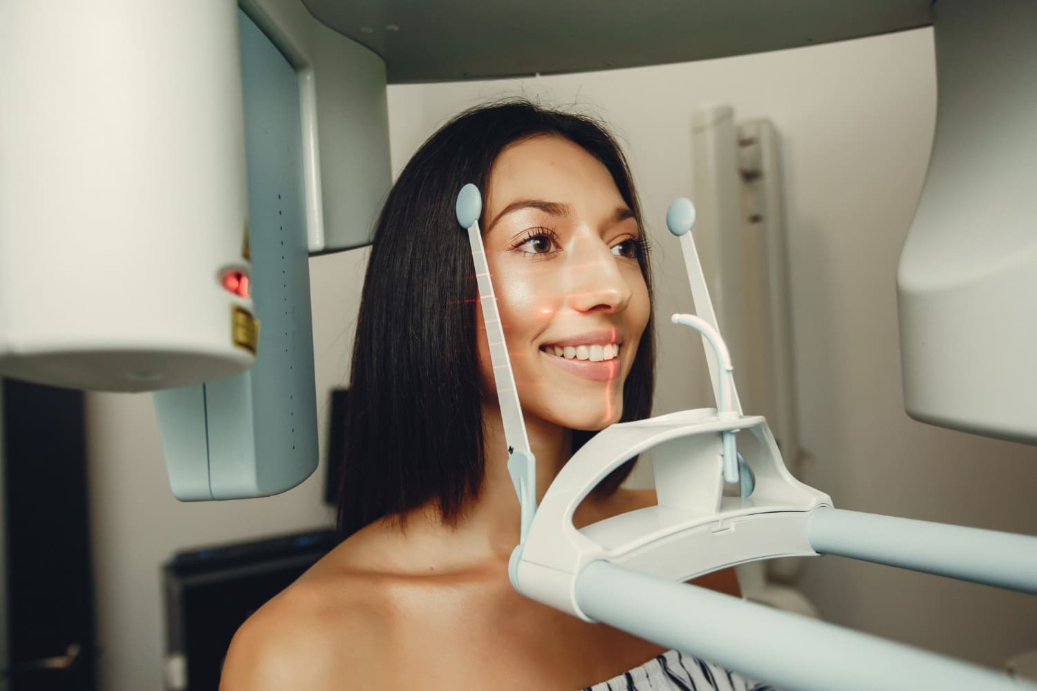 Lasery w stomatologii – do czego służą i jak są wykorzystywane?